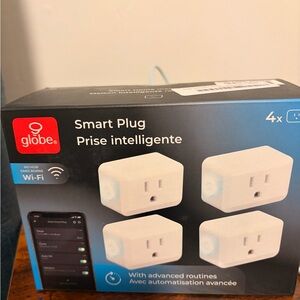 Globe Smart Plug Pack - Black and Blue Packaging